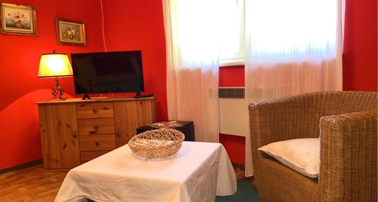 Gemutliches Zimmer Im Innenhof จัวส์ ภายนอก รูปภาพ